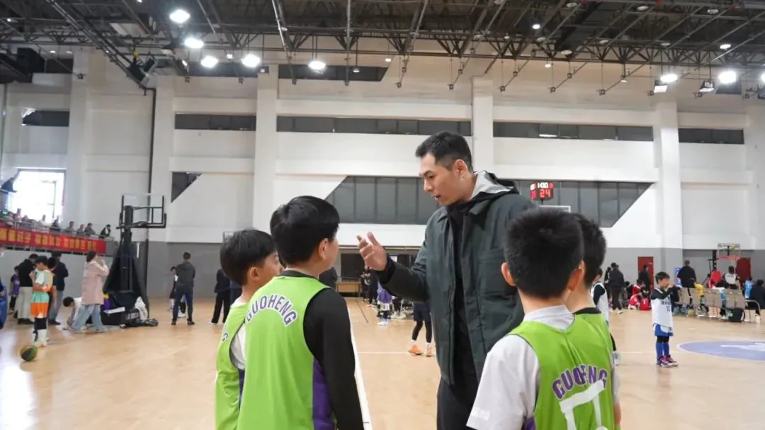 成年人如何在业余时间练习篮球接球技巧?_0